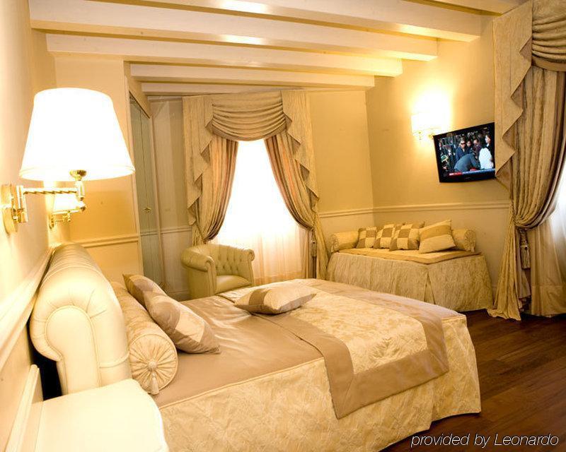 Suite Hotel Santa Chiara Lecce Bilik gambar