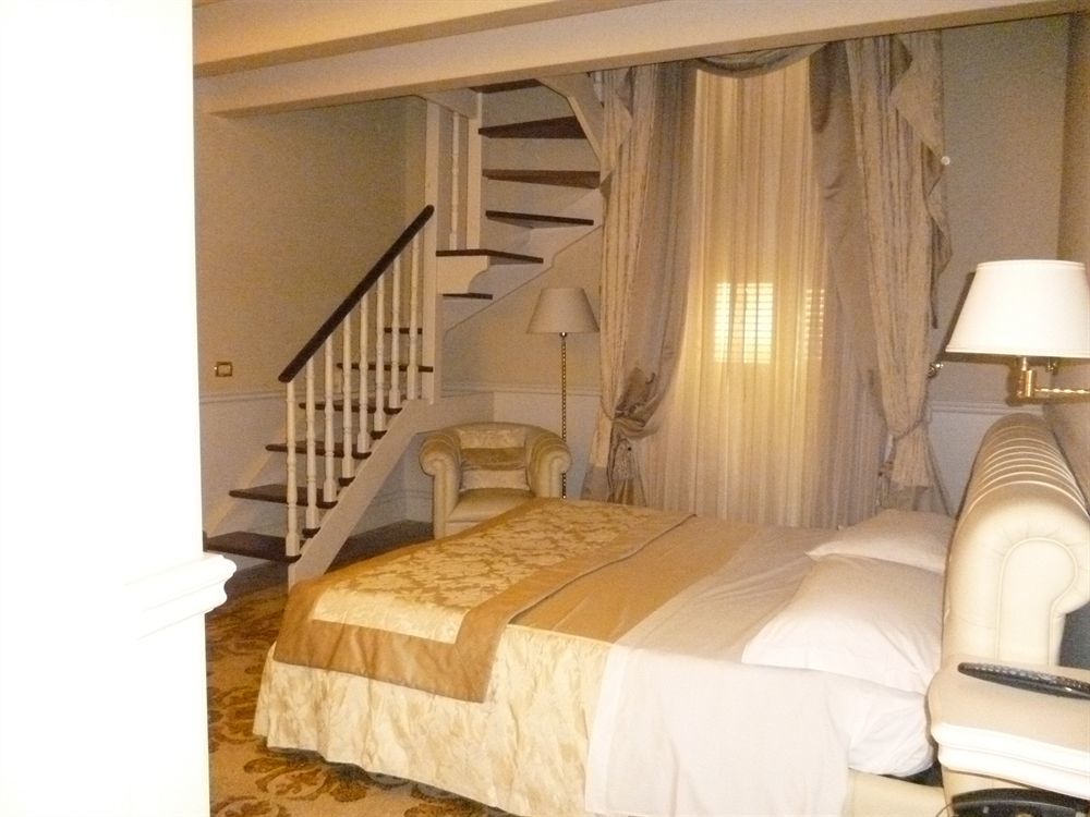 Suite Hotel Santa Chiara Lecce Luaran gambar